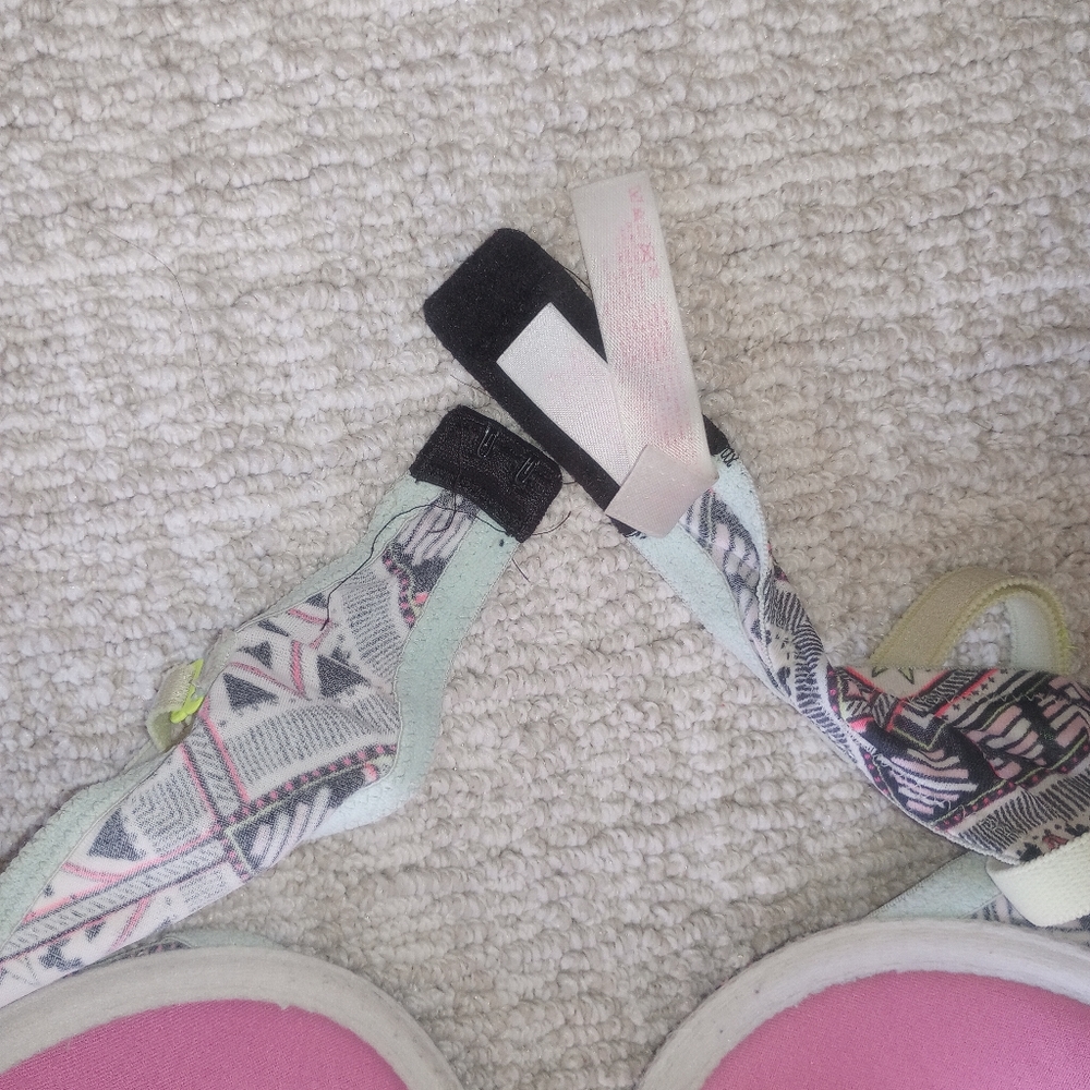 Victoria's secret Pink Aztec printed bra - Picture 9 of 9